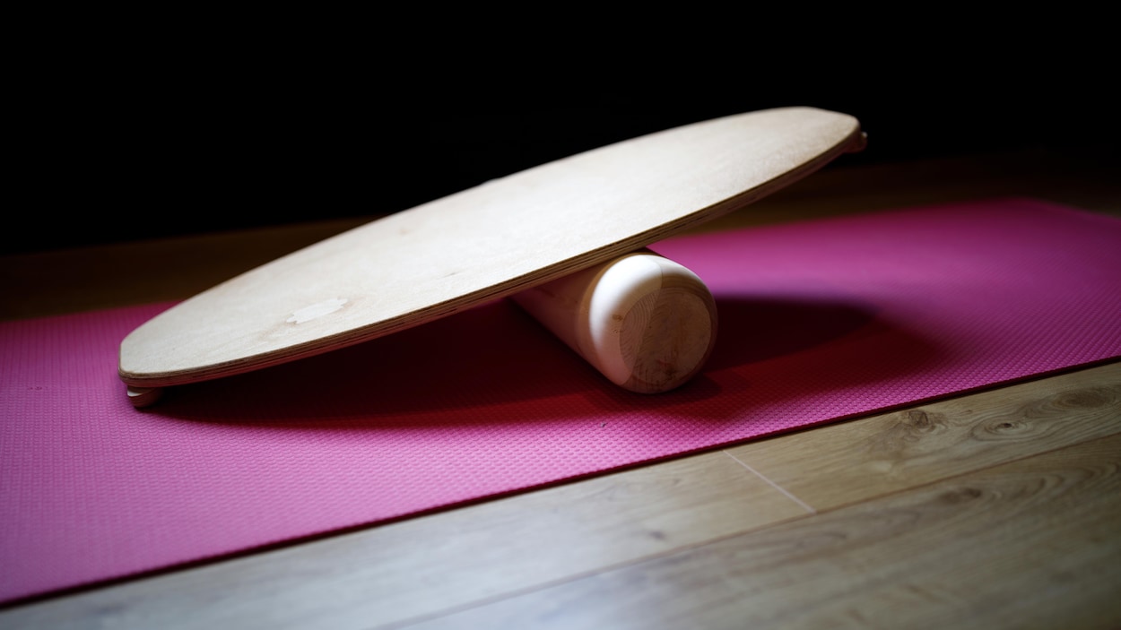 Choisir une planche d'équilibre en bois pour un enfant - exercices