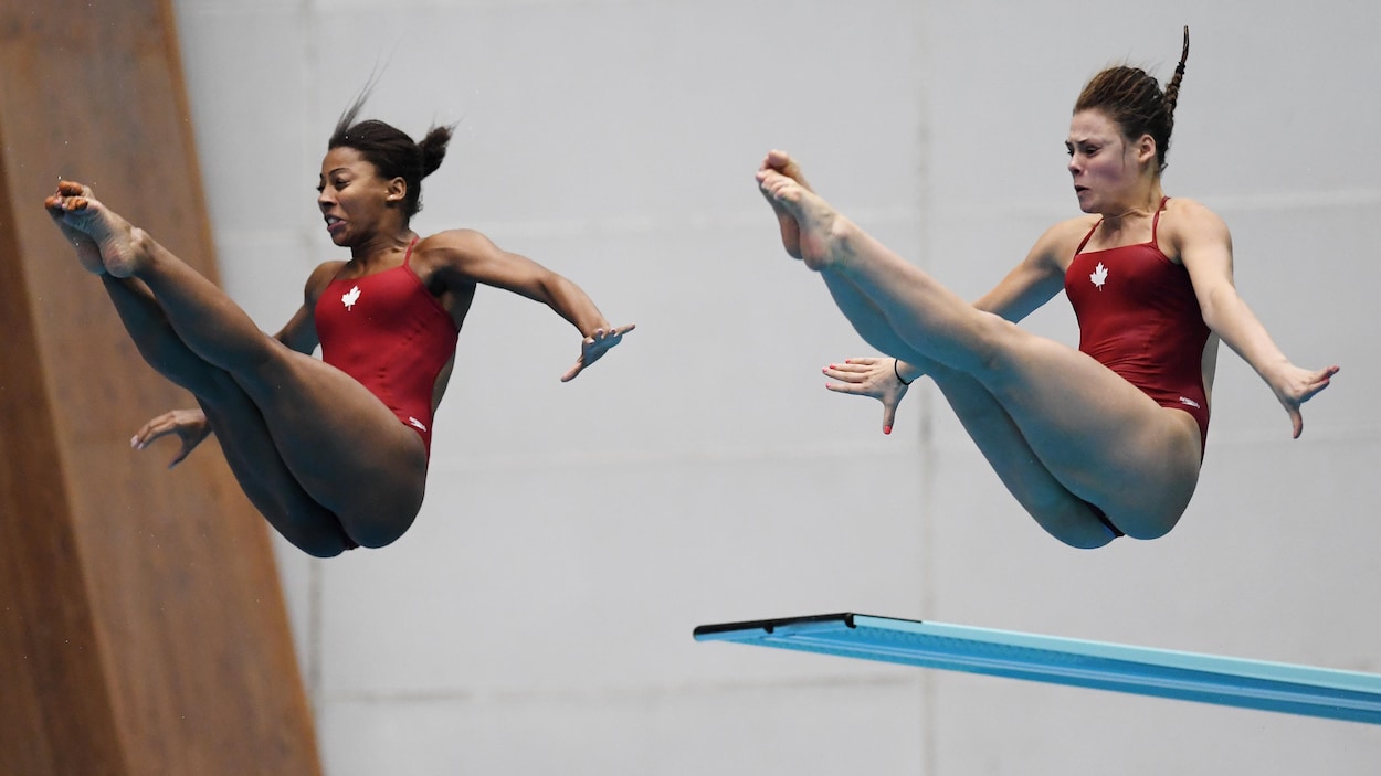 Les Canadiennes Jennifer Abel et Mélissa Citrini-Beaulieu à la Série mondiale de plongeon de Fuji, au Japon.