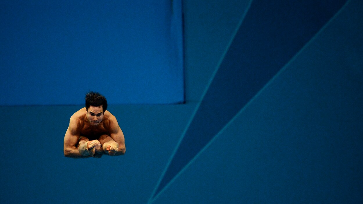 Alexandre Despatie plonge aux Jeux olympiques de Londres en 2012. Alexandre Despatie plonge aux Jeux olympiques de Londres en 2012.