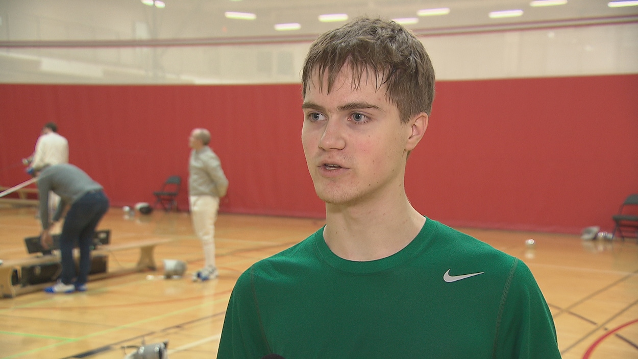 Raphaël Bradley, de Fredericton, est en entrevue pour le reportage. Raphaël Bradley, de Fredericton, est en entrevue pour le reportage.
