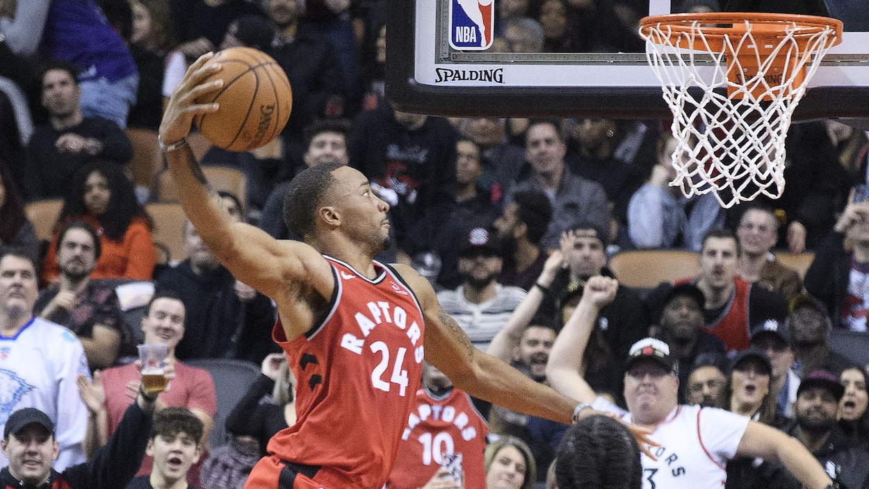 Deux joueurs de basketball