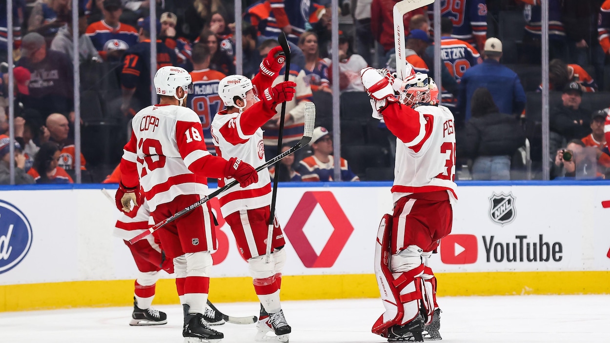 Lucas Raymond donne la victoire aux Red Wings en fusillade contre les Oilers