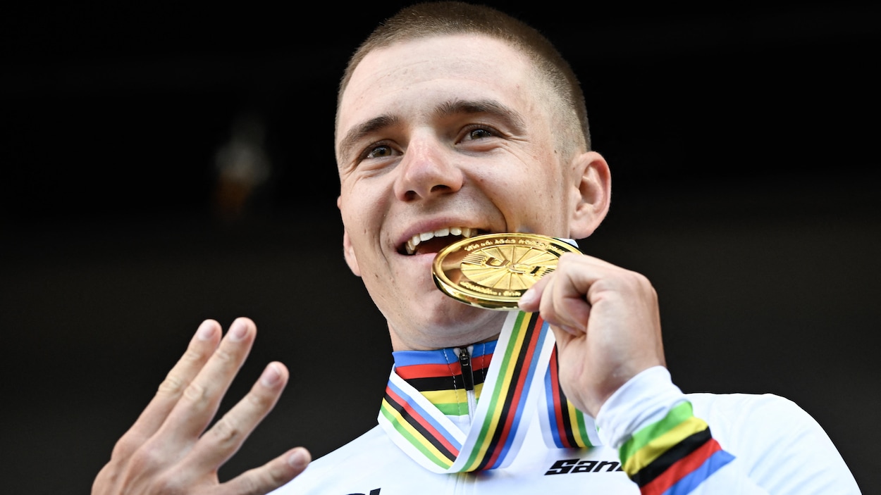 Remco Evenepoel devient quadruple champion du monde du contre-la-montre à Montréal