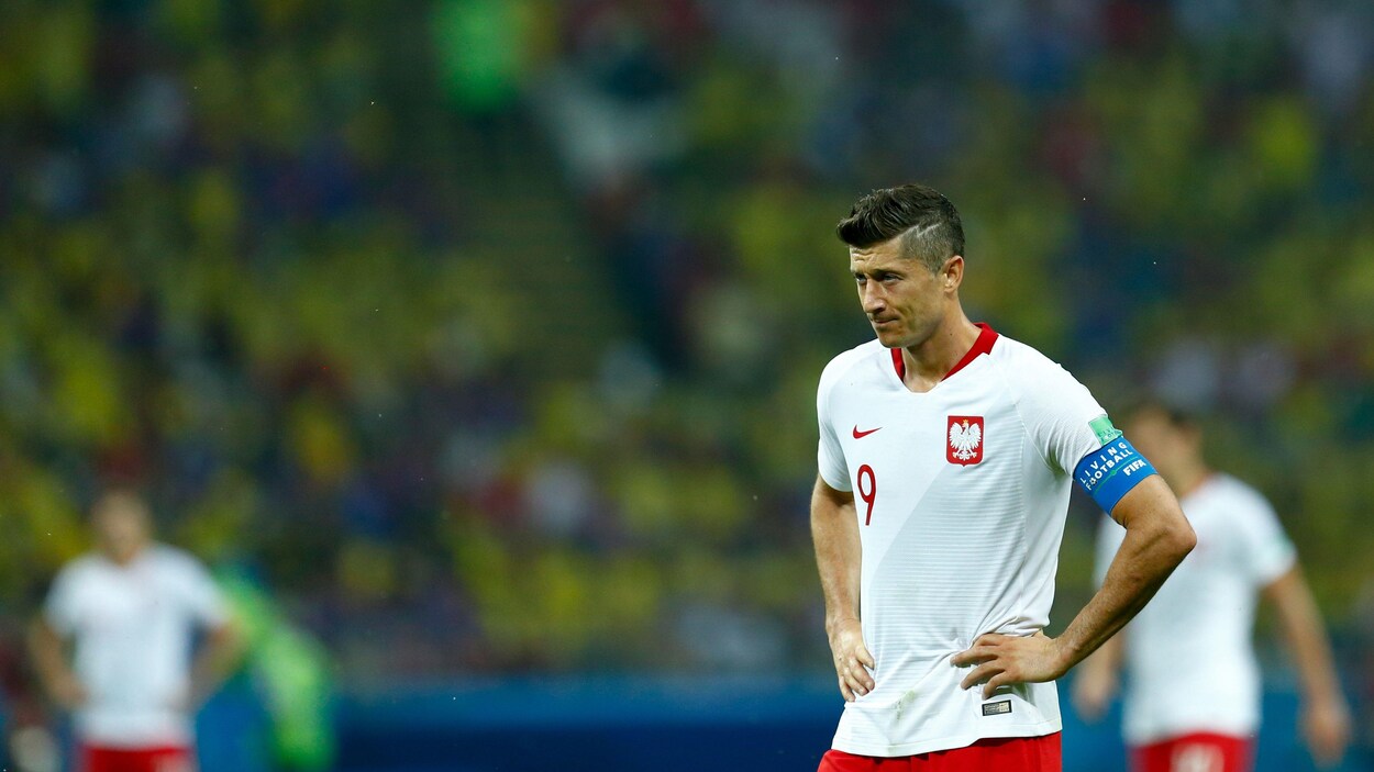 Robert Lewandowski accuse le coup de la défaite contre la Colombie.