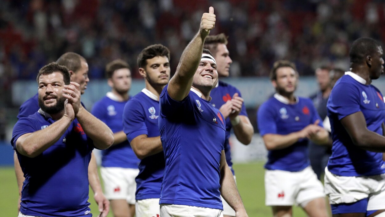 Ils saluent le public après leur victoire contre les Tonga.