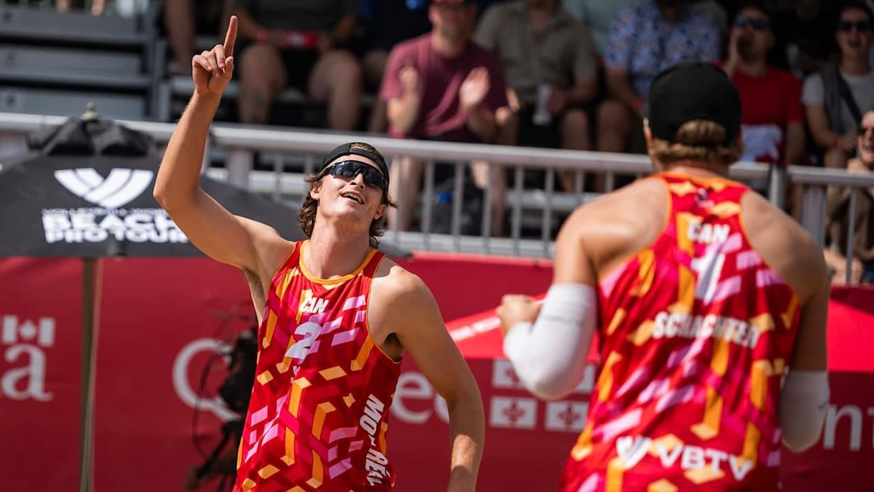 Volleyball de plage : Schachter et Pickett filent en quarts de finale à Montréal