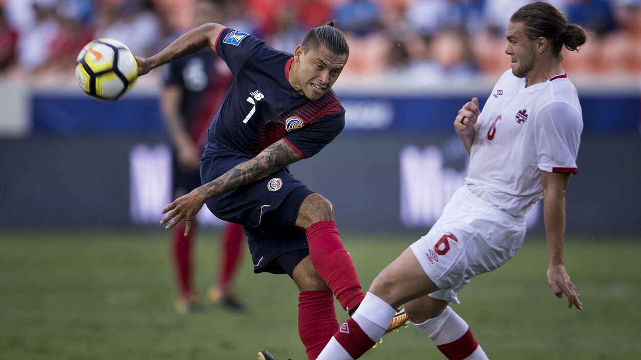 David Ramirez du Costa Rica et le Canadien Samuel Piette David Ramirez du Costa Rica et le Canadien Samuel Piette