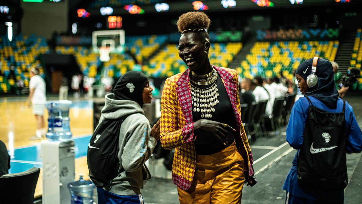 Réfugiée, activiste... et dépisteuse-cheffe pour les Raptors en Afrique ...