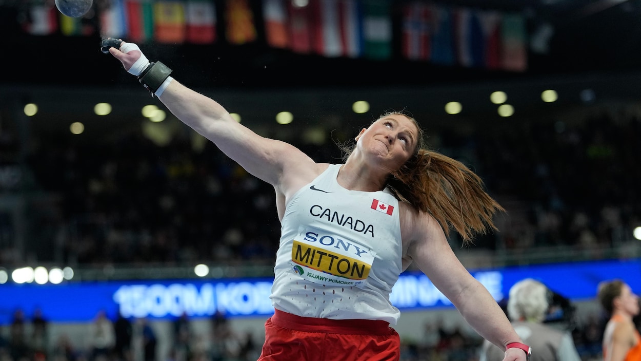 Sarah Mitton est vice-championne du lancer de poids aux mondiaux en salle