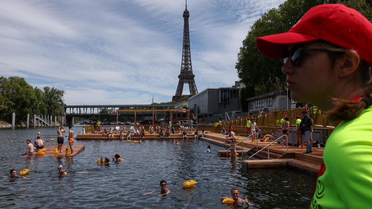 À Paris, premières baignades dans la Seine sous étroite surveillance