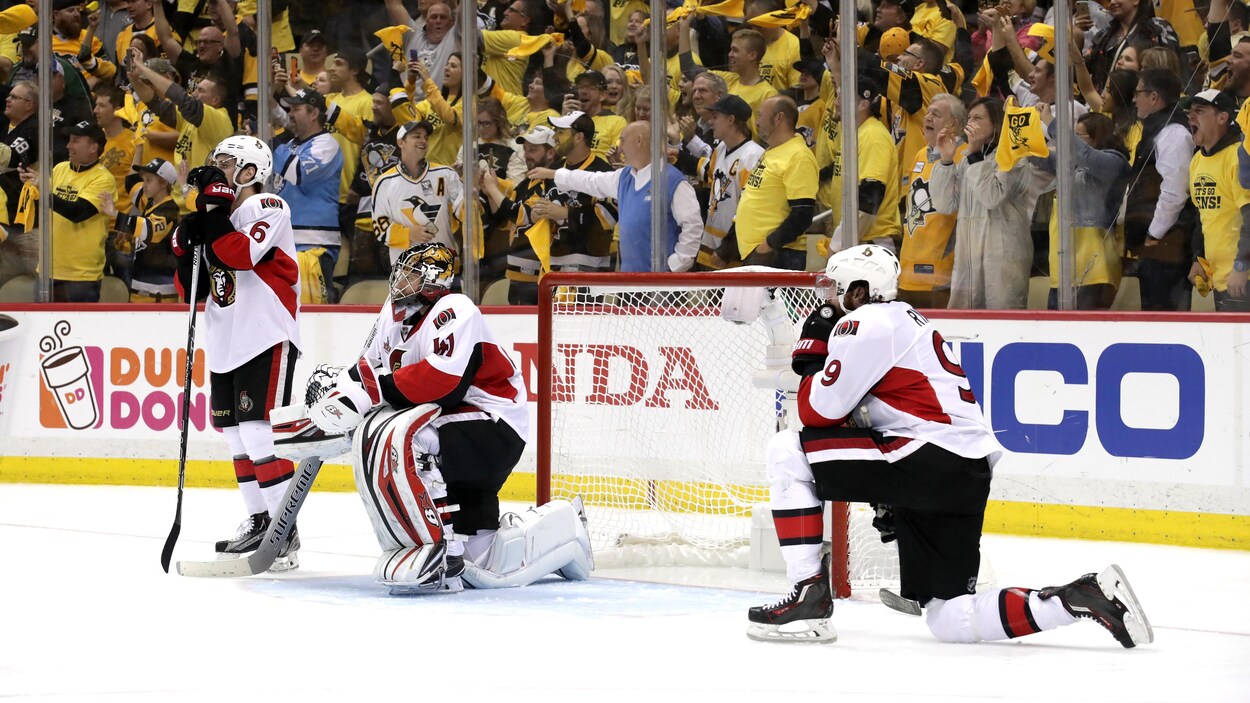 Les Sénateurs d'Ottawa éliminés par les Penguins de Pittsburgh. Les Sénateurs d'Ottawa éliminés par les Penguins de Pittsburgh.