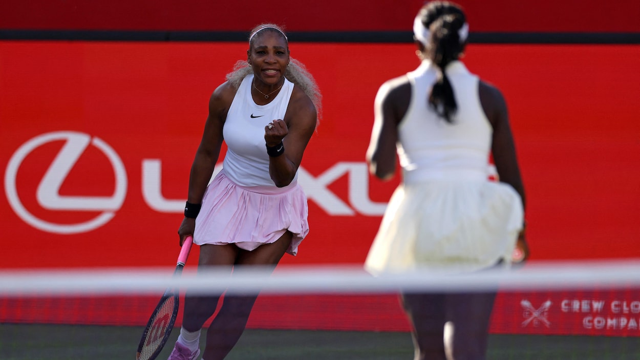 Serena Williams, de retour à 44 ans, gagne un premier match en double