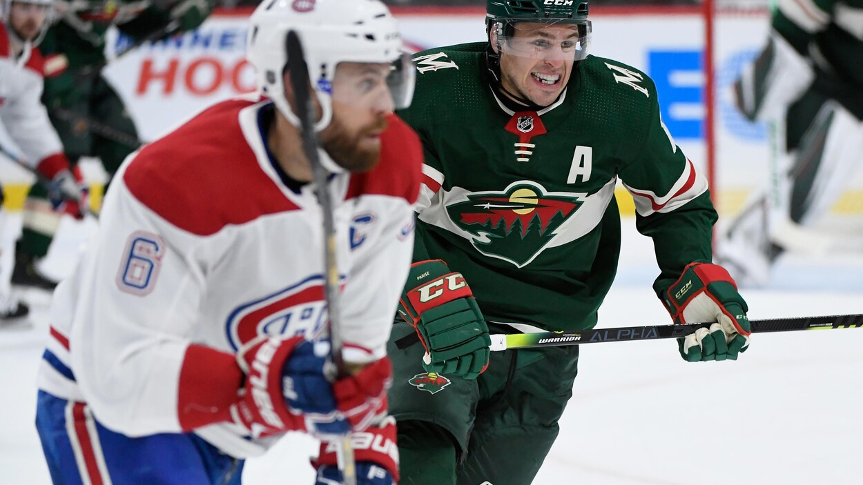 Le joueur du Wild poursuit le capitaine du CH.