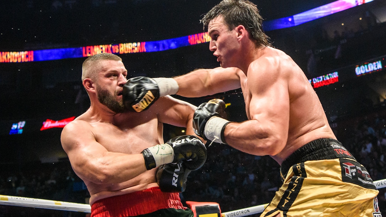 Deux boxeurs en action