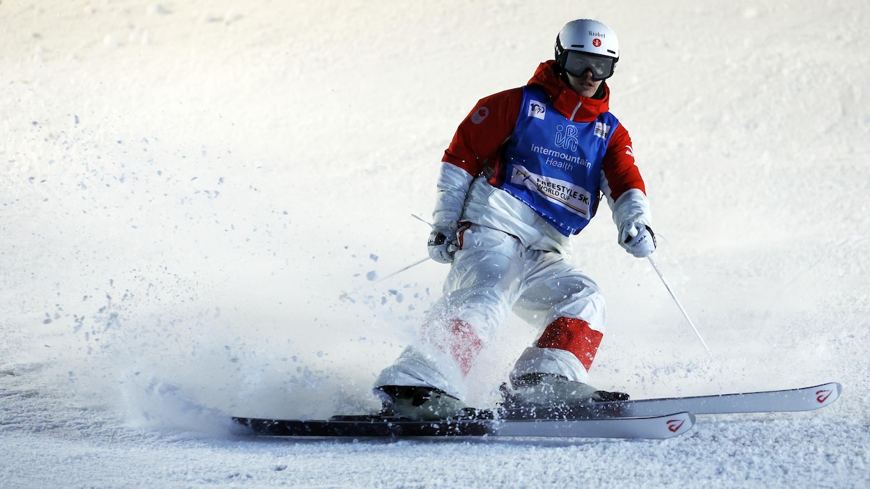 Mikaël Kingsbury déclare forfait à Ruka, la 100e victoire attendra