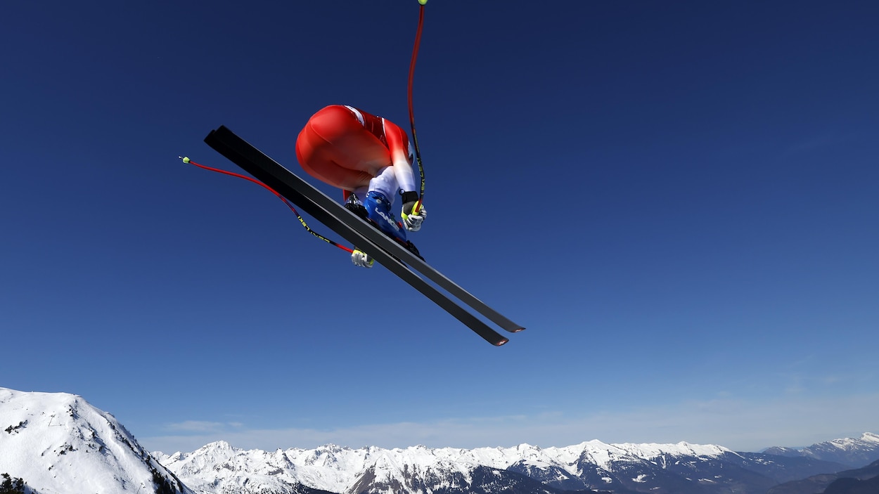FIS : Les athlètes russes et biélorusses obtiennent un statut neutre pour 2026-2027