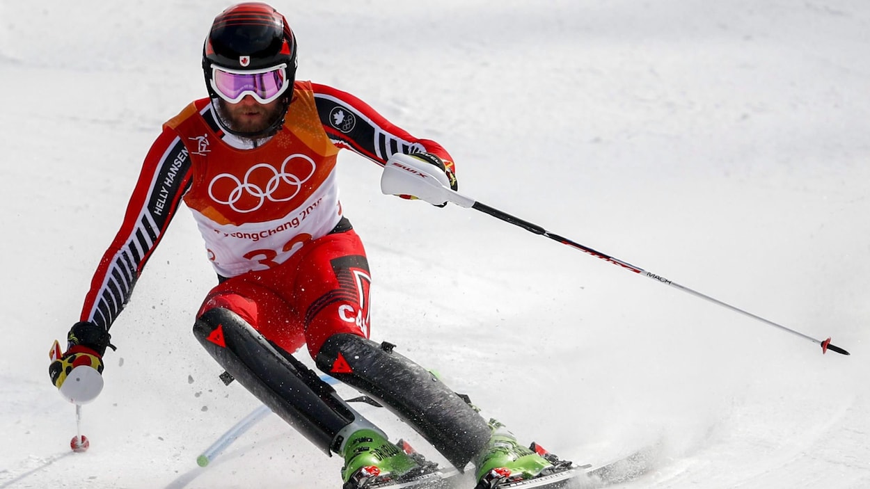 Il dévale la piste lors du slalom des Jeux olympiques de Pyeongchang.