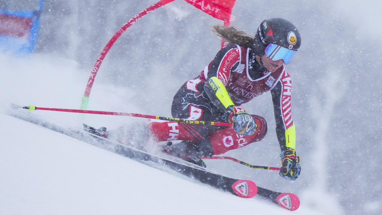 Valérie Grenier chute lors du deuxième slalom géant de Tremblant