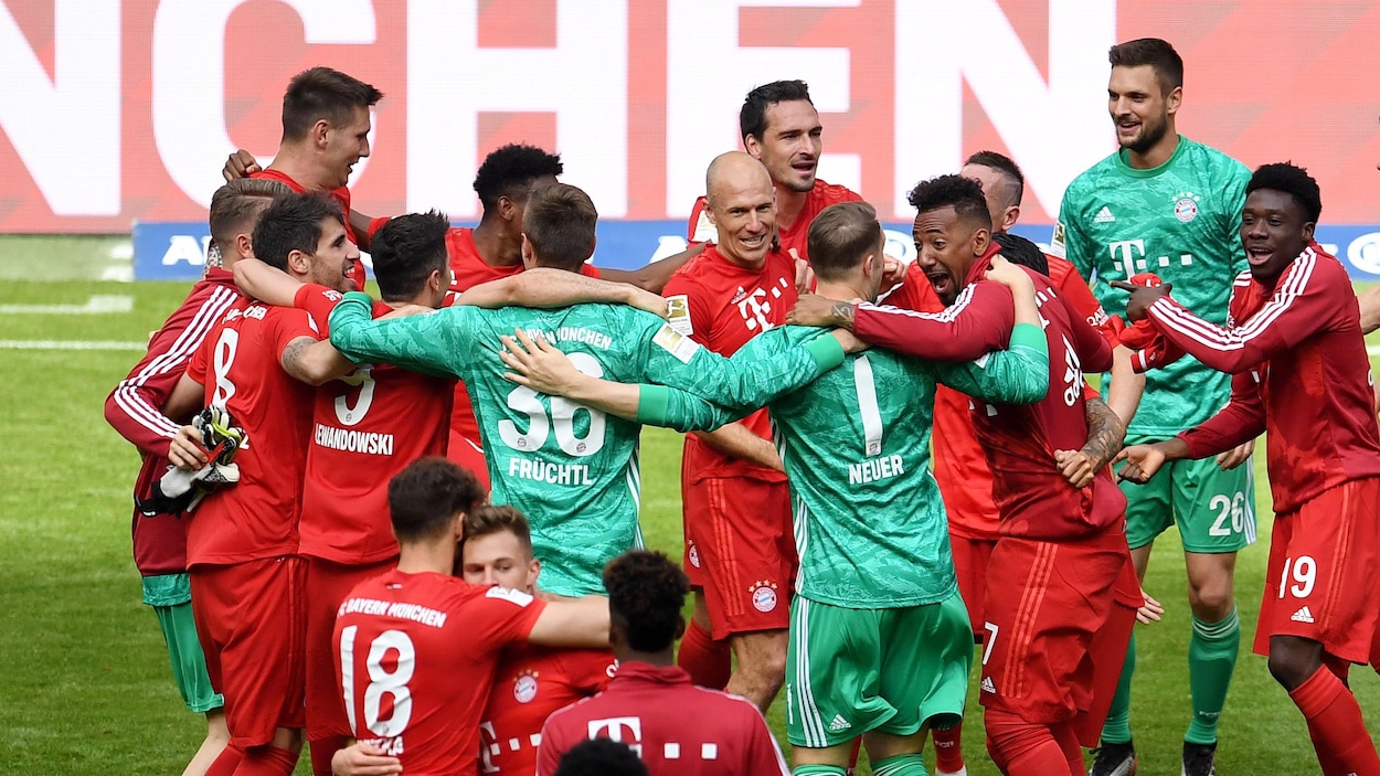 Les joueurs du Bayern de Munich célèbrent le titre de champion d'Allemagne.
