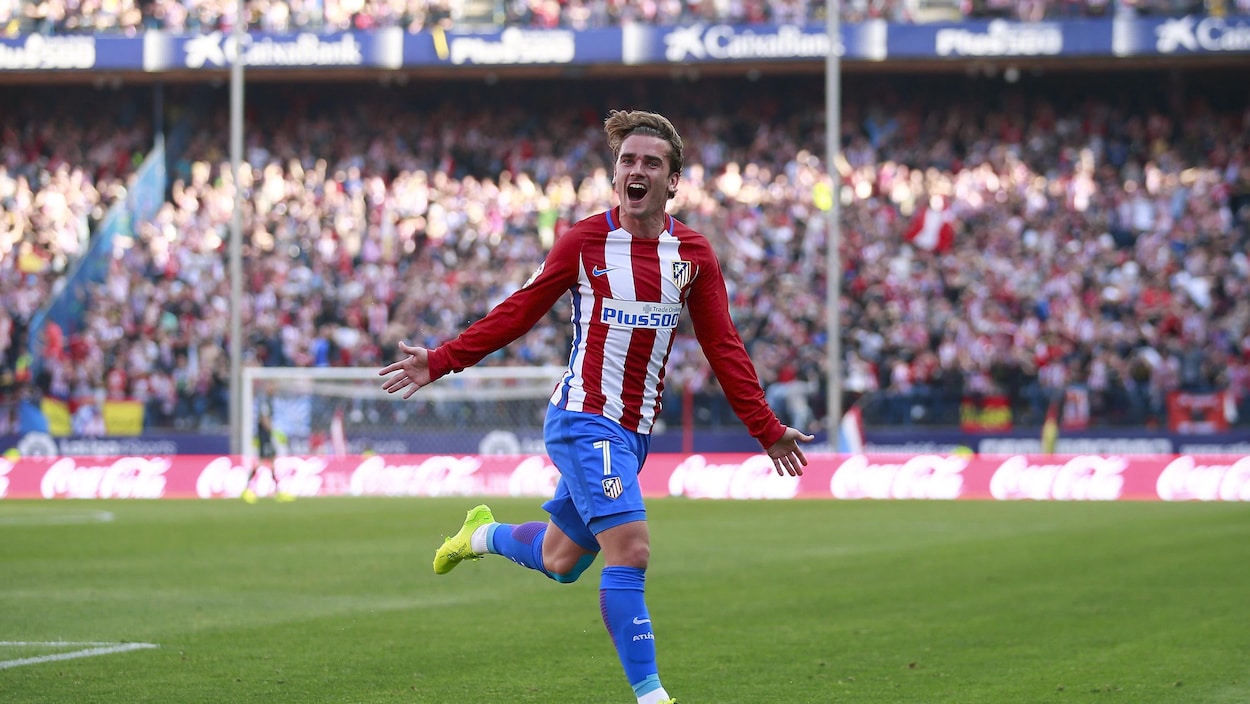 L'attaquant français Antoine Griezmann a annoncé qu'il resterait à l'Atlético de Madrid en 2018-2019 L'attaquant français Antoine Griezmann a annoncé qu'il resterait à l'Atlético de Madrid en 2018-2019