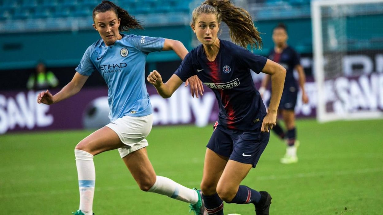 Jordyn Huitema (à droite) dans l'uniforme du Paris Saint-Germain à la Coupe internationale des championnes à l'été 2018