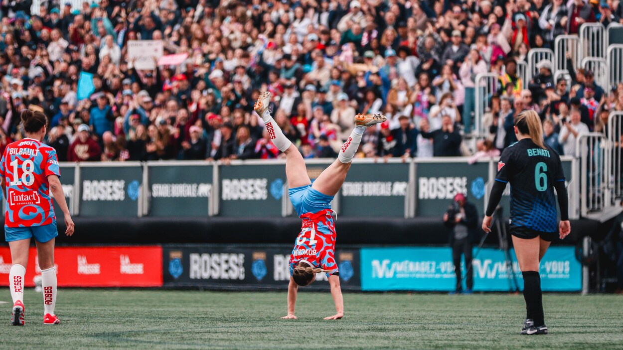 Les Roses réussissent leur entrée à la maison | Radio-Canada