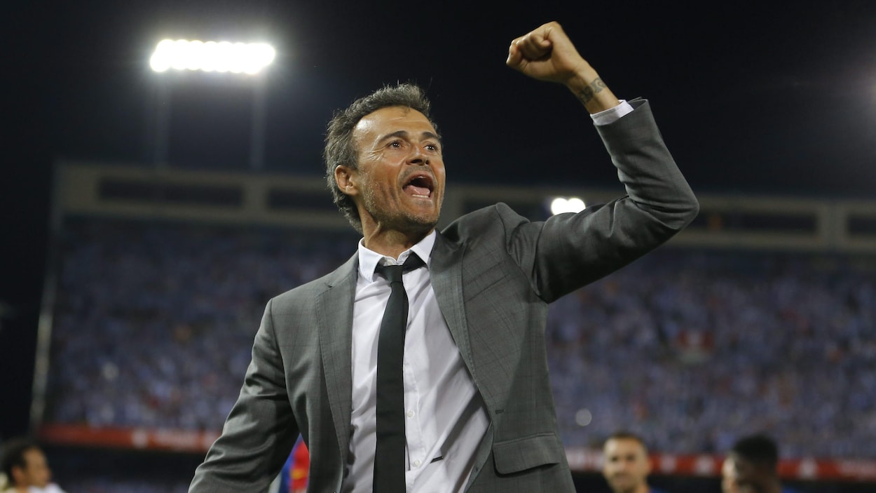 Luis Enrique, alors entraîneur du FC Barcelone, célèbre la victoire de son équipe en finale du Coupe du roi contre Alaves, en mai 2017.