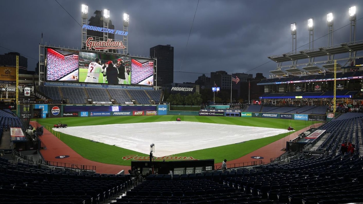La pluie force le report du 4e match de la série Rays-Guardians