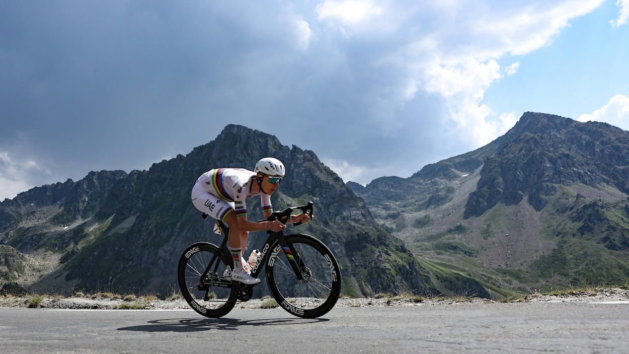 Tadej Pogacar, roi et maître de la 6e étape et nouveau maillot jaune au Tour de France
