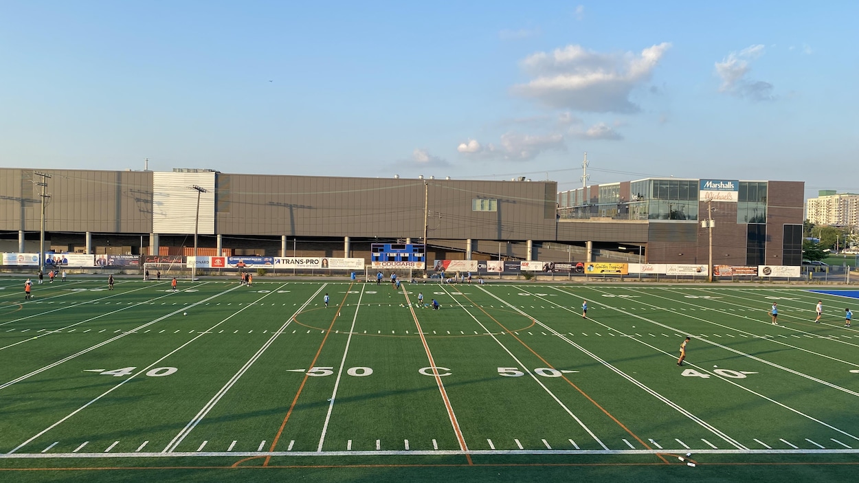 SaintLéonard ouverture du dôme de soccer prévue en novembre Radio