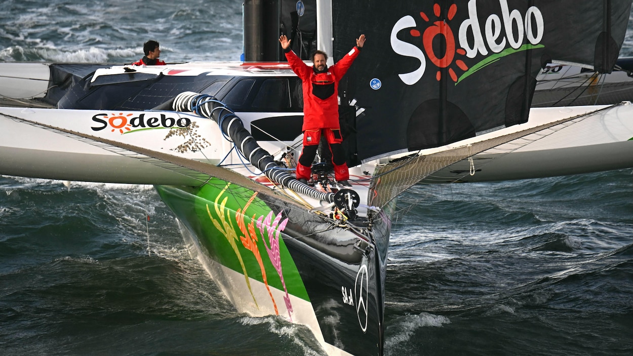 Thomas Coville et son équipage battent le record du tour du monde à la voile