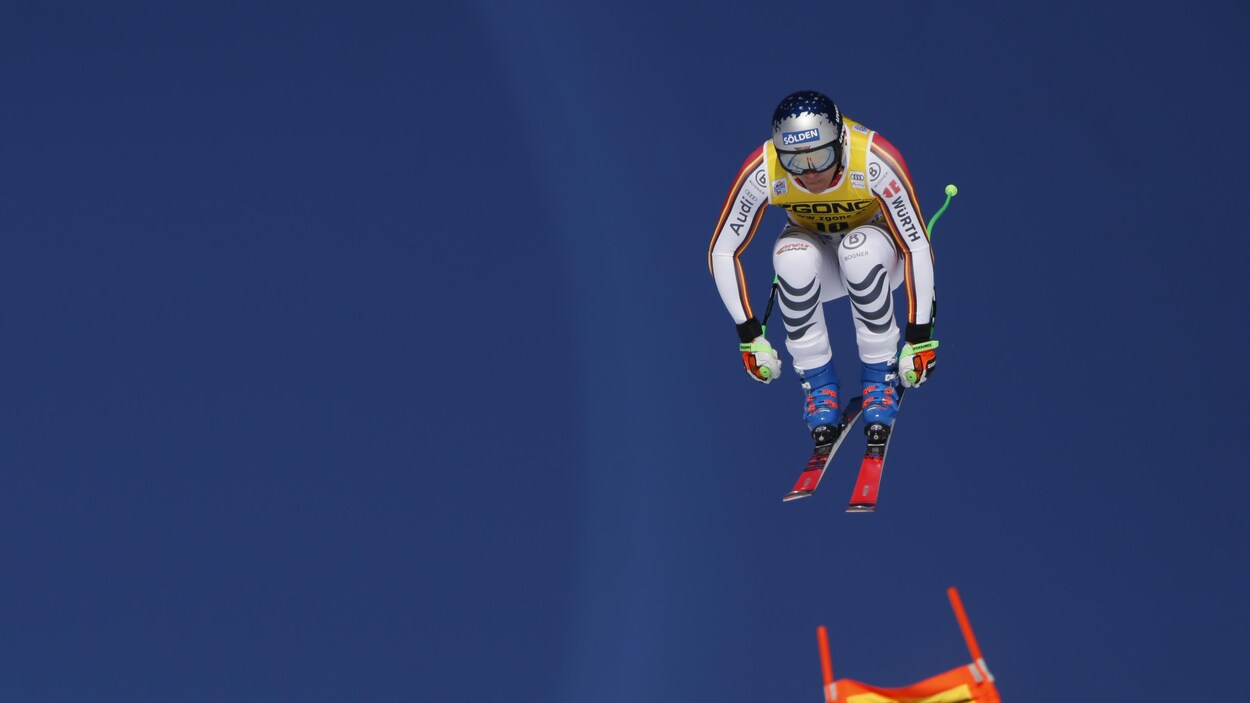 L'Allemand effectue un saut.