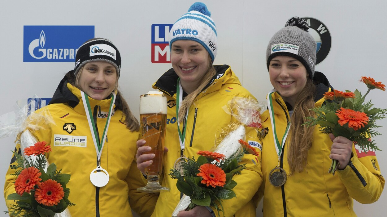 Tina Hermann (à gauche), Jacqueline Loelling, Anna Fernstaedt