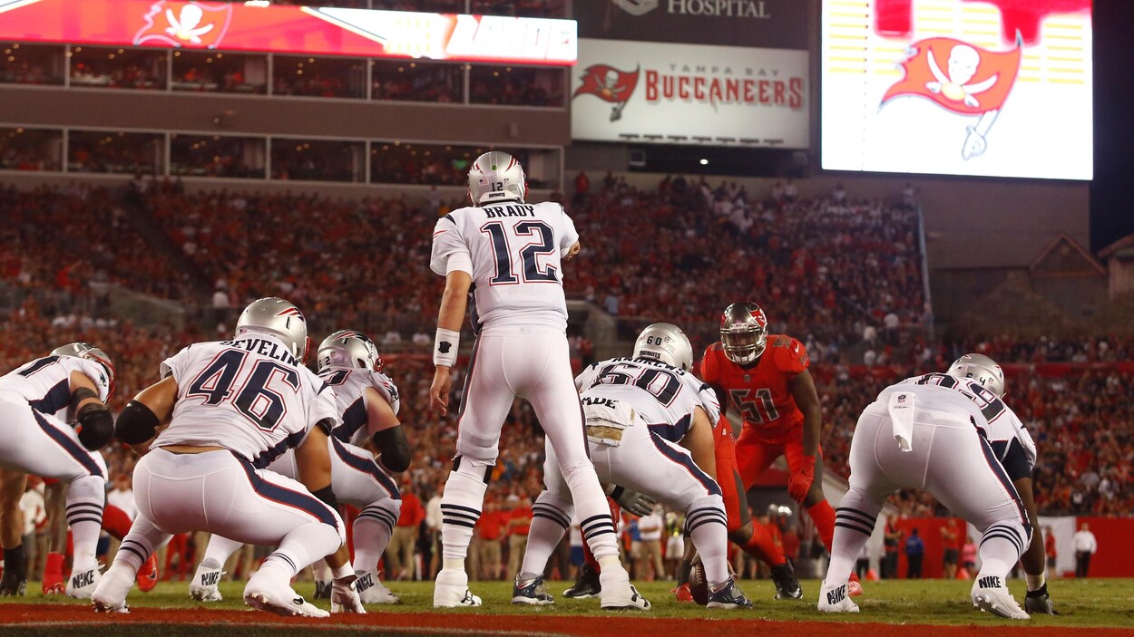 Tom Brady donne ses directives.