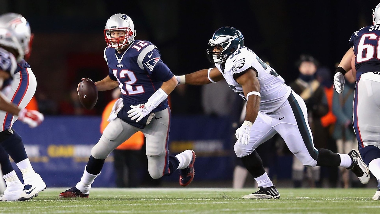 Tom Brady (gauche) et Brandon Graham (droite)