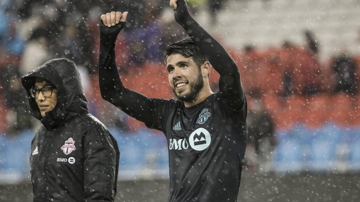 Alejandro Pozuelo célèbre la victoire du Toronto FC.