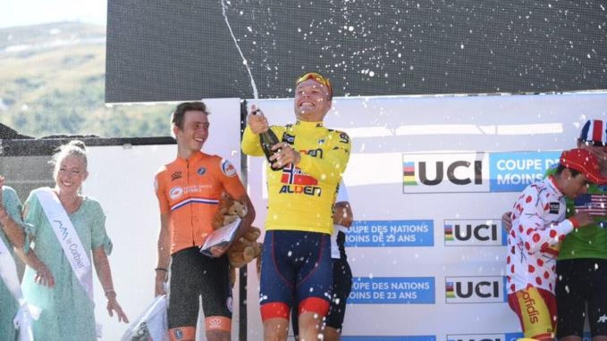 Le Norvégien sabre le champagne sur le podium.