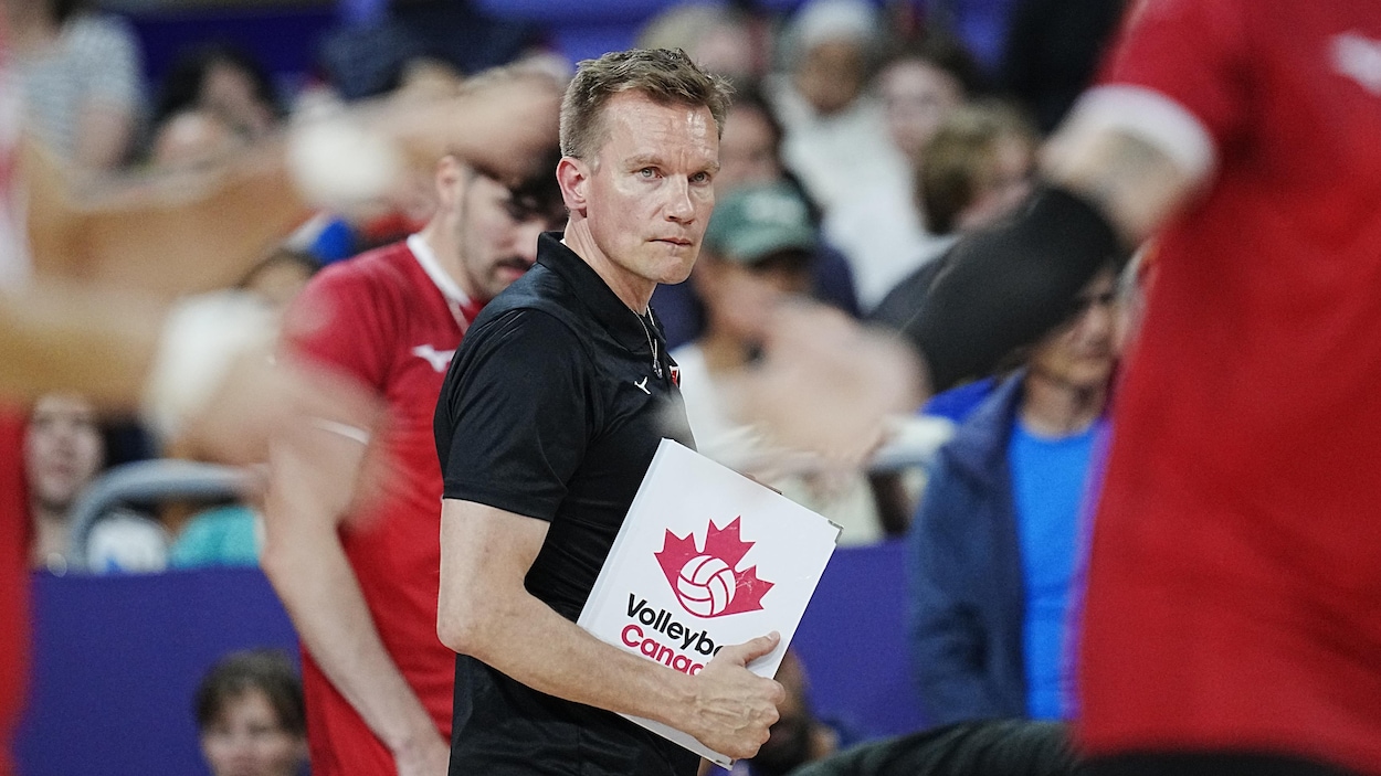 Canadian men’s volleyball team loses coach