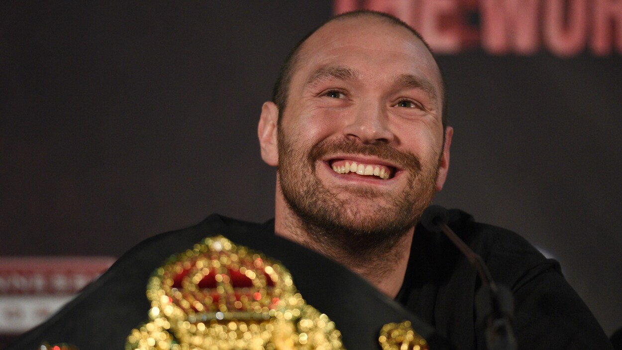 Tyson Fury en conférence de presse avant son combat contre Wladimir Klistschko en 2015 Tyson Fury en conférence de presse avant son combat contre Wladimir Klistschko en 2015