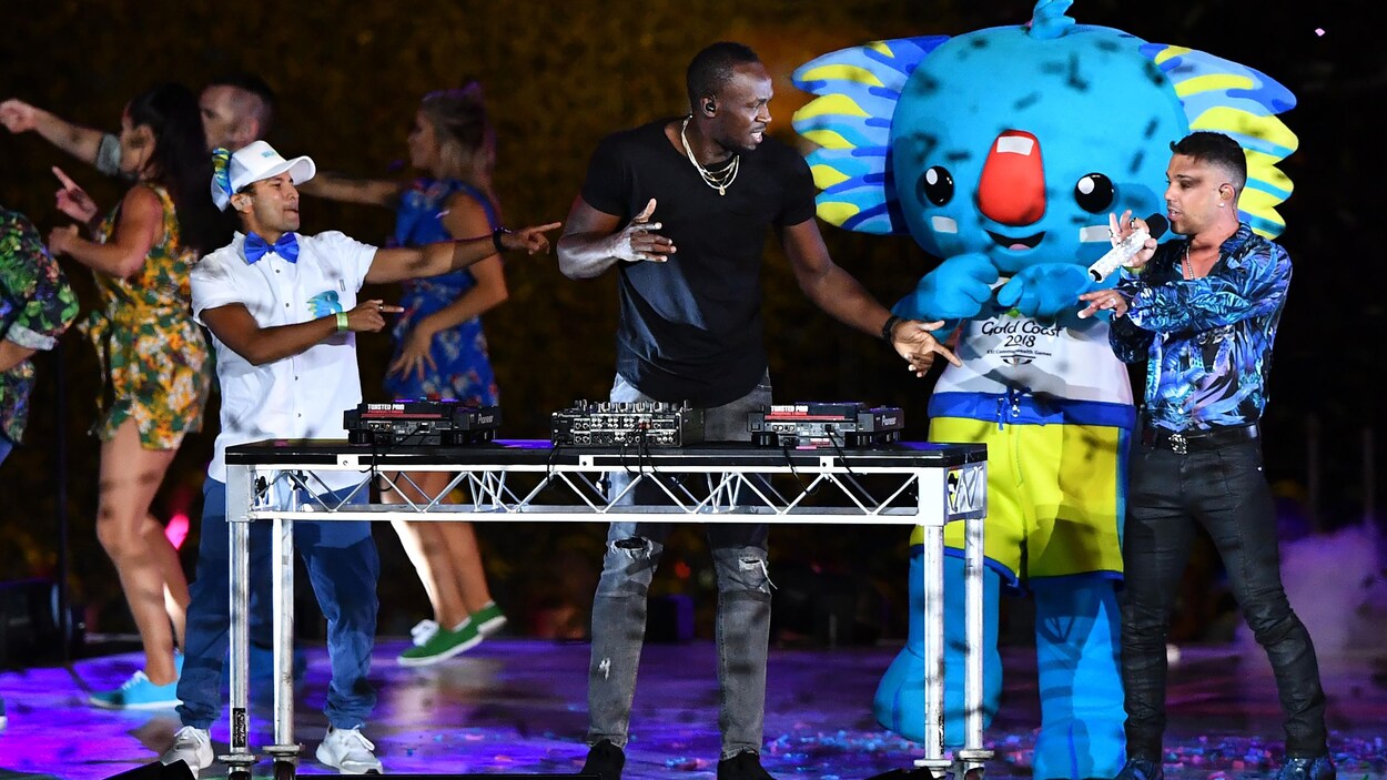 Usain Bolt s'improvise DJ pendant la cérémonie de clôture des Jeux du Commonwealth. Usain Bolt s'improvise DJ pendant la cérémonie de clôture des Jeux du Commonwealth.