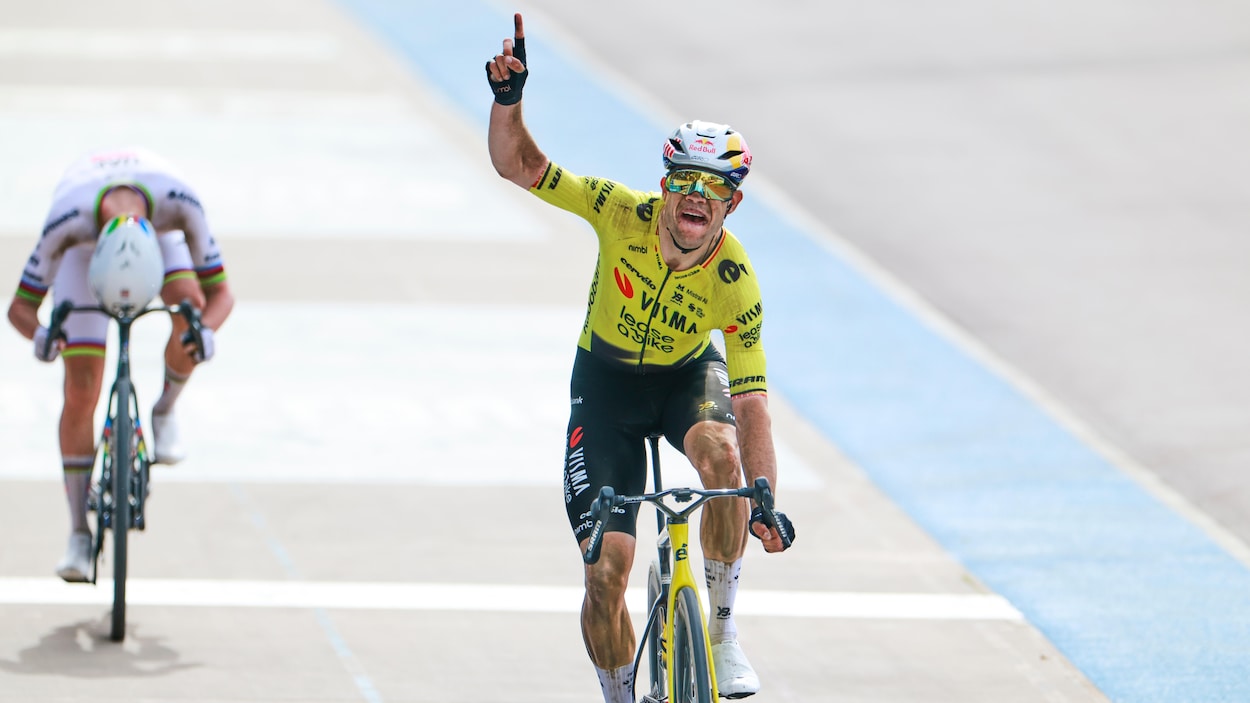 Van Aert a le meilleur sur Pogacar au bout d’un duel dantesque à Paris-Roubaix