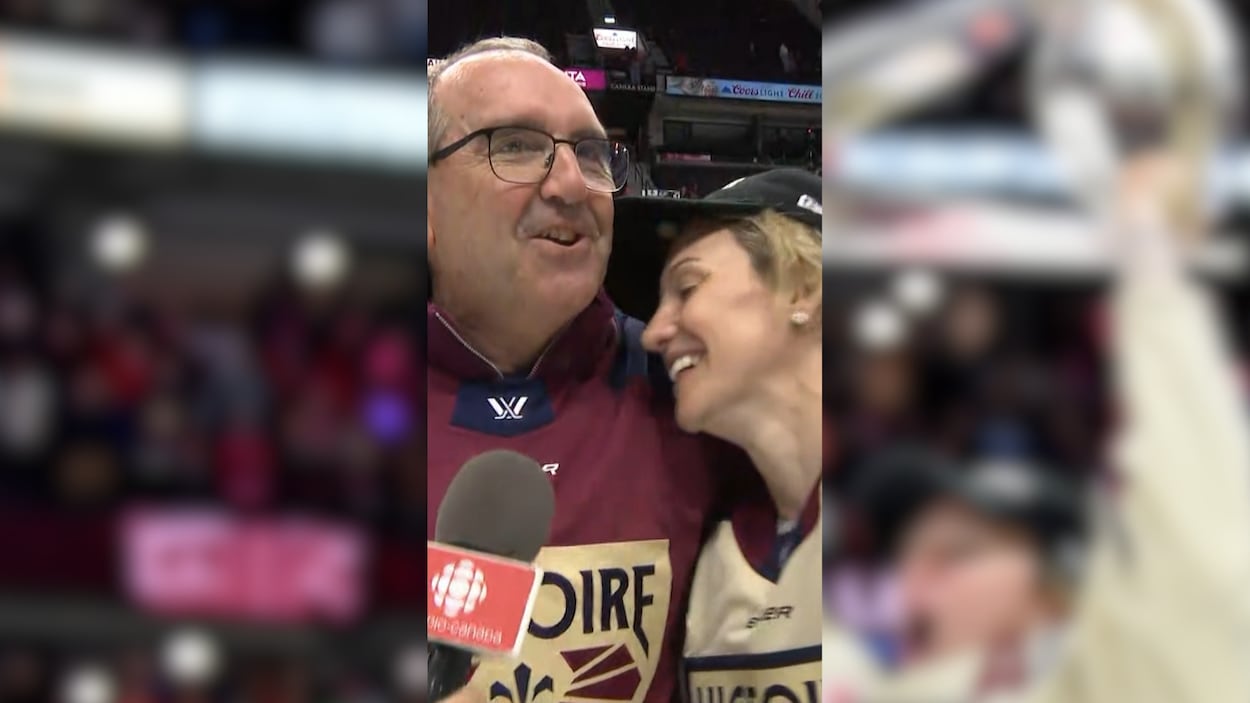 Des parents très fiers célèbrent la Coupe Walter!
