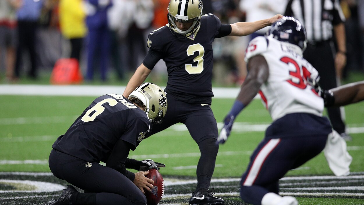 Wil Lutz s'apprête à frapper avec son pied le placement victorieux.