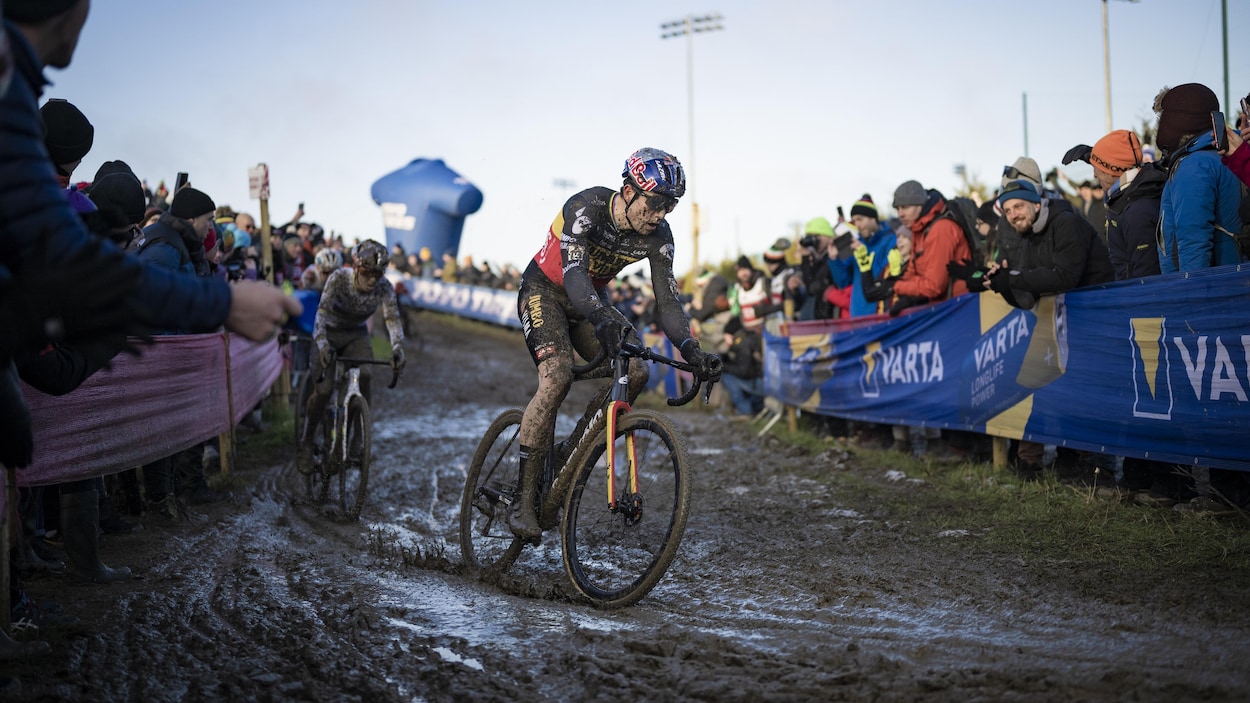 Van Aert fera sa rentrée en cyclo-cross vendredi, face à Van der Poel