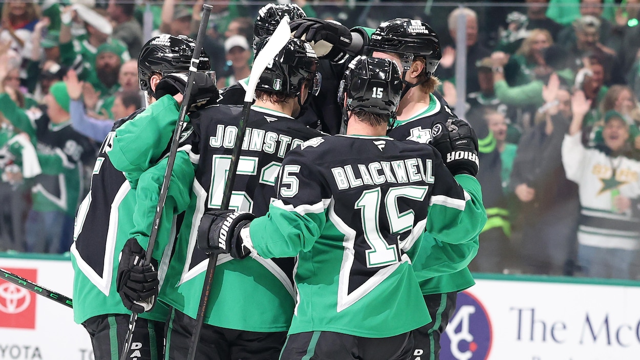 Johnston marque deux fois et les Stars égalisent leur série face au Wild