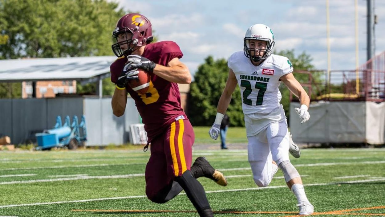 Yanic Lessard (no 8) et Anthony Chagnon (no 27)