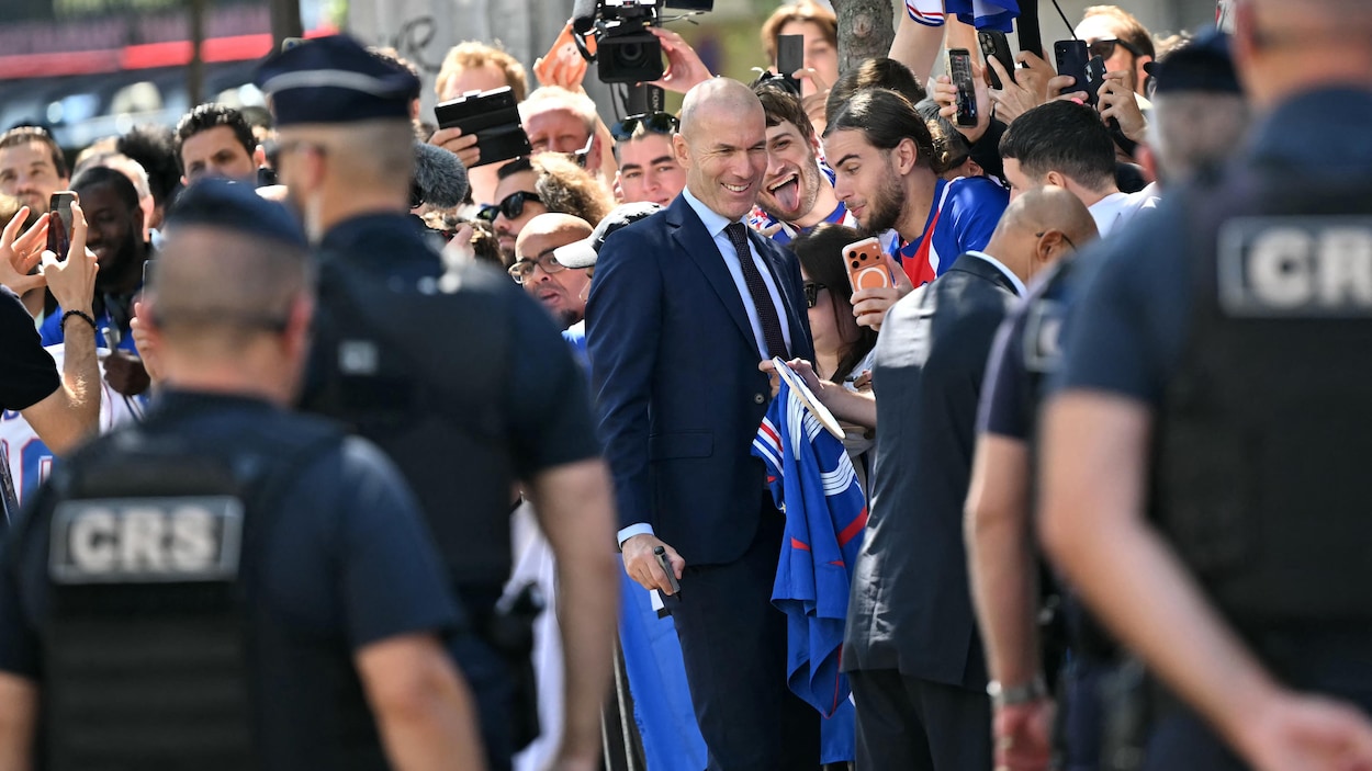 Zinédine Zidane succède à Didier Deschamps comme sélectionneur de la France
