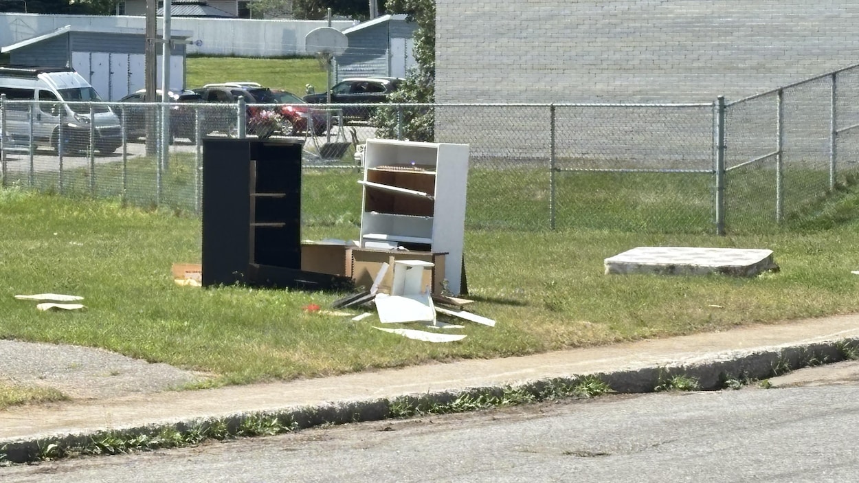 Encore beaucoup d'encombrants dans les rues de Trois-Rivières