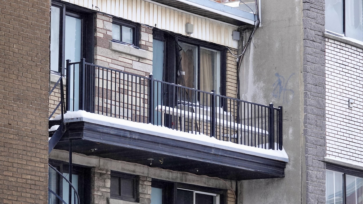 L’homme qui a poussé une femme d’un balcon accusé d’homicide involontaire