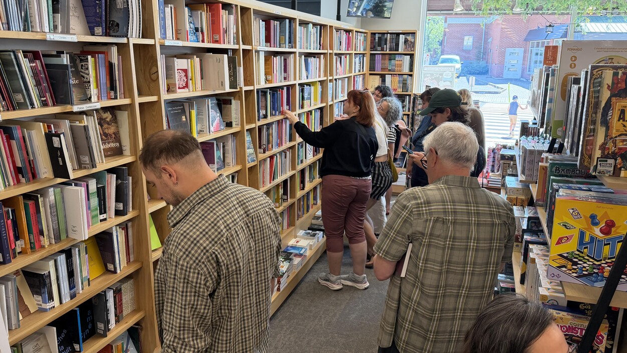Des allées bondées en librairie pour le 12 août